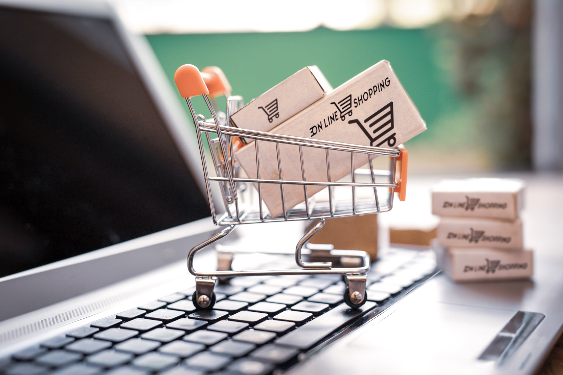 クラウドファンディングを利用した物販サービス